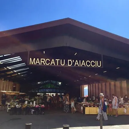 公寓 / Centre / Port 2mn / Parking Proche/ Toutes Commodites *