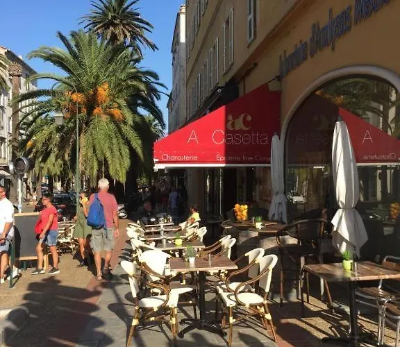 Appartement / Centre / Port 2mn / Parking Proche/ Toutes Commodites