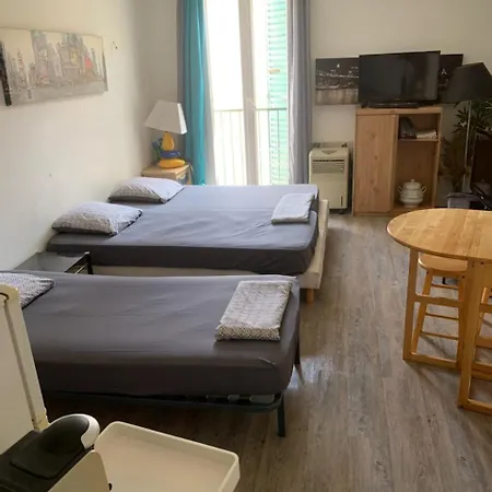 / Centre / Port 2mn / Parking Proche/ Toutes Commodites Apartment *